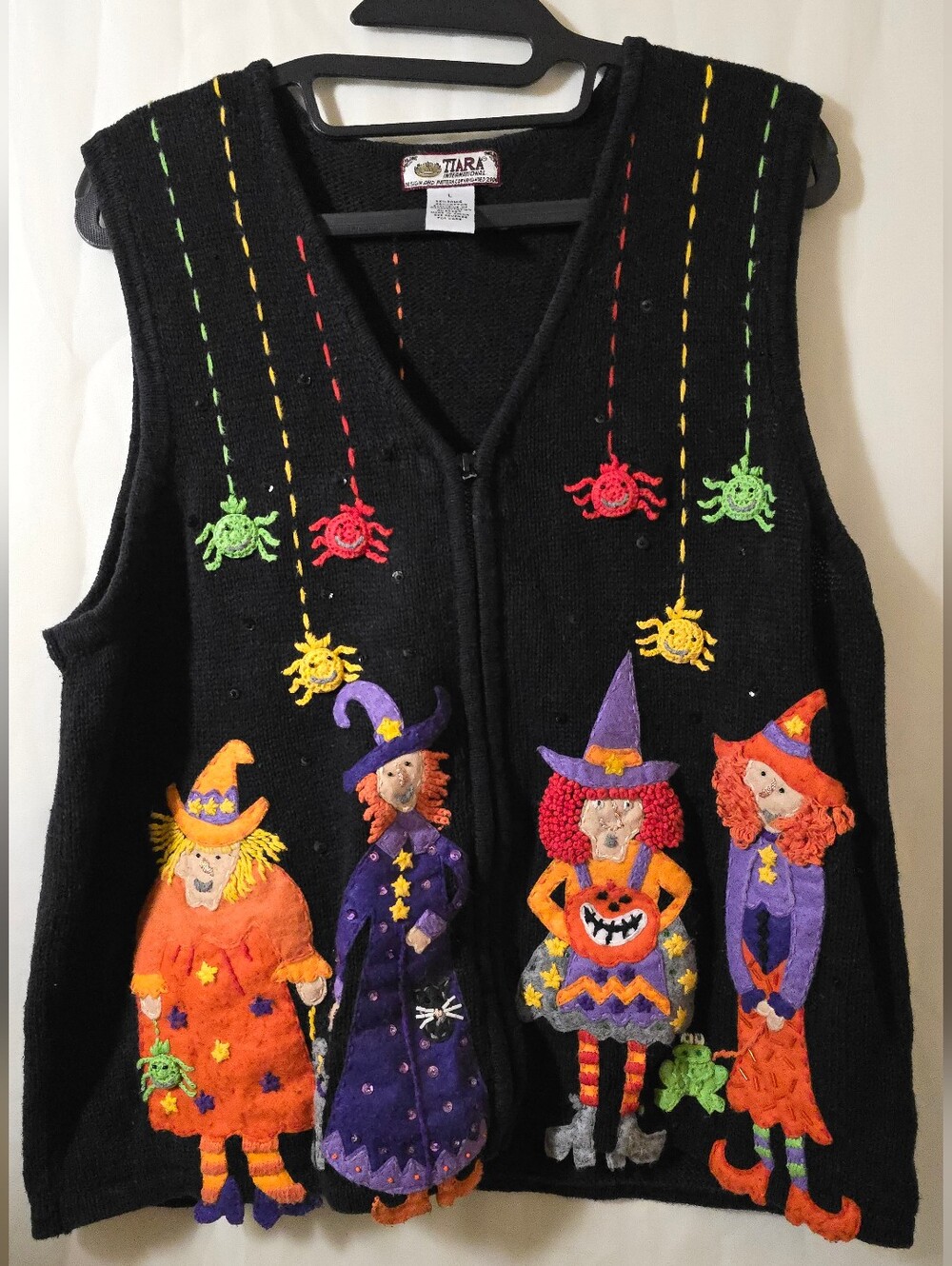 VINTAGE WITCHES AND SPIDERS SWEATER VEST - SIZE LARGE - HALLOWEEN, SPOOKY VEST